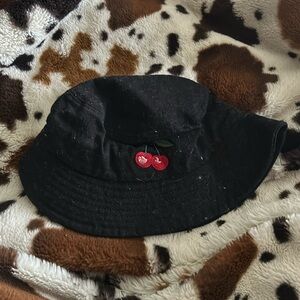 bucket hat